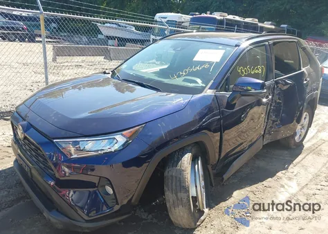 2021 Toyota Rav4 Xle z USA, uszkodzony, nr VIN 2T3P1RFV1MW209641